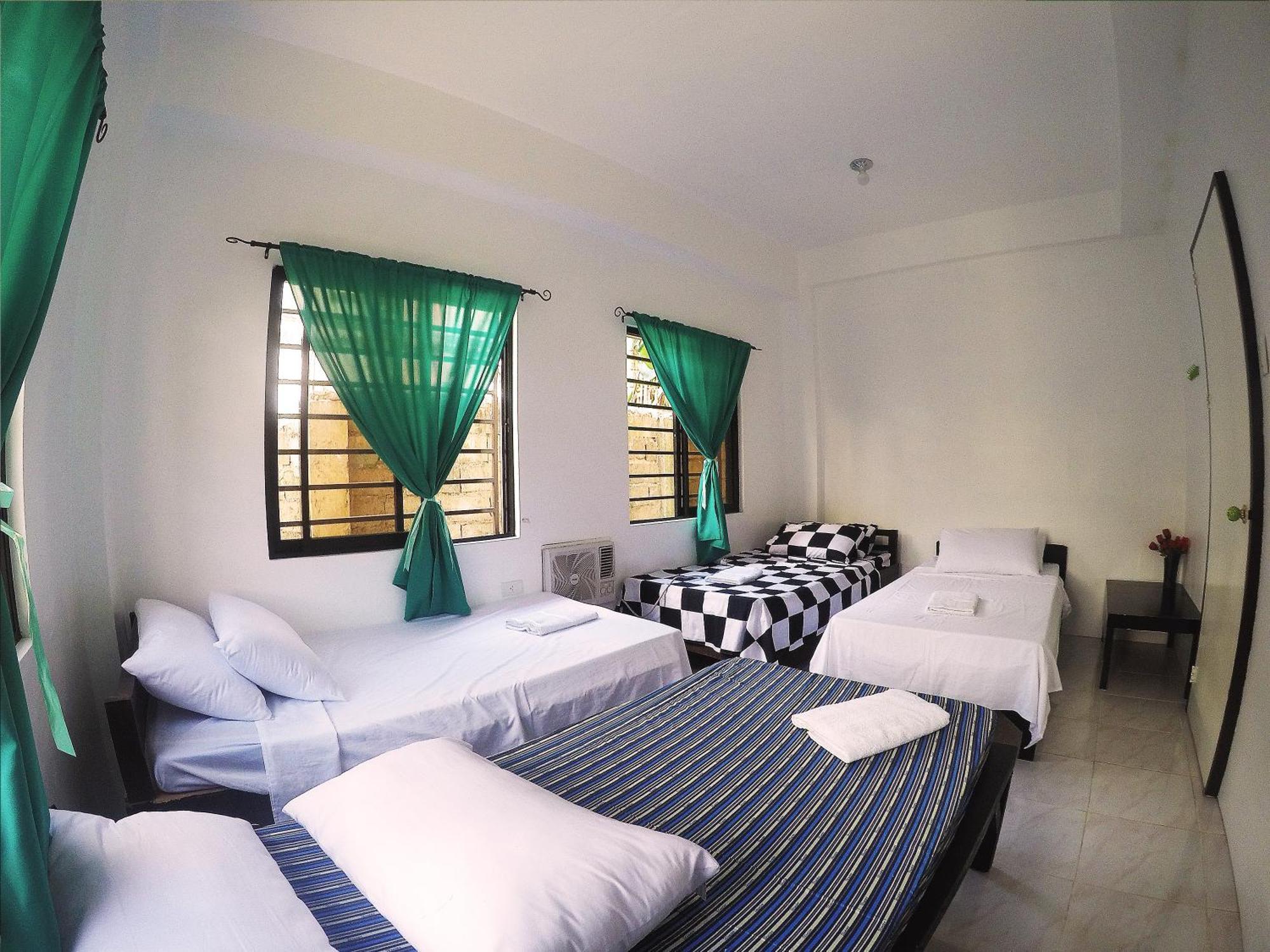 Full Moon Hostel Coron Exterior foto