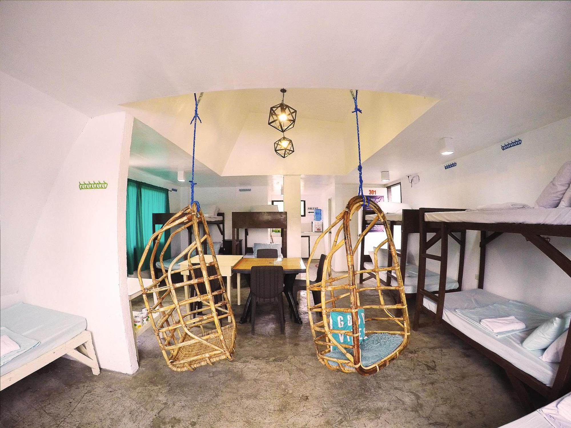 Full Moon Hostel Coron Exterior foto